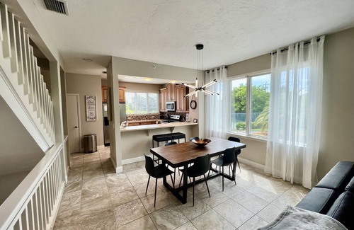 Whitney Beach House | Beautiful Beach Longboat Key Townhouse