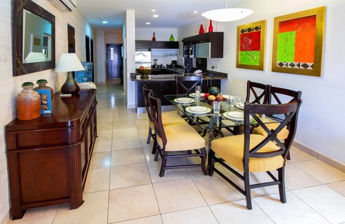 Downtown Condo | Beautiful Beachfront Condo in the Heart of Playa Del Carmen!