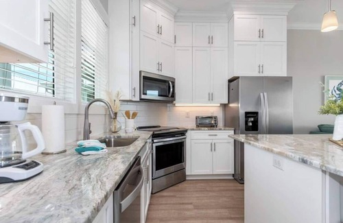 Emerald Isle Apartment | Beautiful beach views with top floor living area