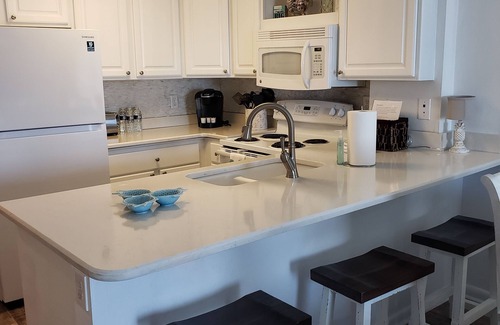 Orange Beach Condo | Beautiful BEACHFRONT 6th Floor Corner Condo ~ Amazing Gulf Views ~ on BEACH!
