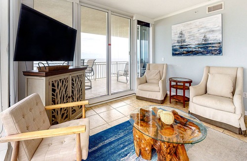 Gulf Shores Condo | Beautiful beachfront condo with sauna, pool, hot tub, balcony, & washer/dryer