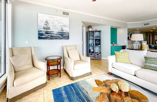 Gulf Shores Condo | Beautiful beachfront condo with sauna, pool, hot tub, balcony, & washer/dryer