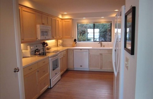 Lummi Island House | Beautiful Beachfront Home with Panoramic Views of Puget Sound