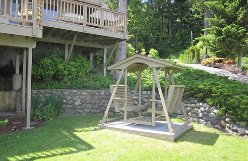 Lummi Island House | Beautiful Beachfront Home with Panoramic Views of Puget Sound