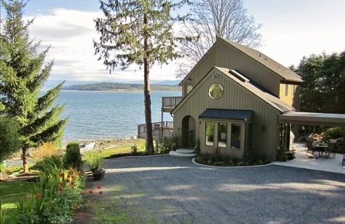 Lummi Island House | Beautiful Beachfront Home with Panoramic Views of Puget Sound