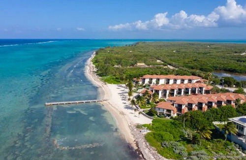 West Bay Condo | Beautiful Beachfront Condo at Villas Pappagallos, Sleeps 3.