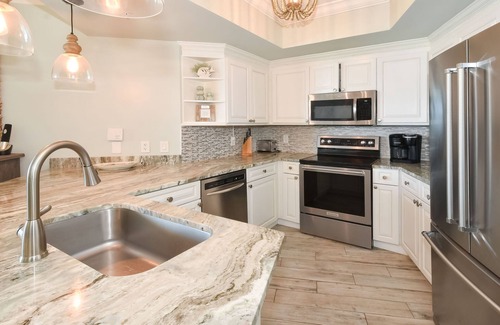 Fort Walton Beach - Destin Condo | Beautiful Beachfront Condo w/Onsite Spa, Restaurant, Gym & More in Destin! 🐚