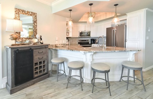Fort Walton Beach - Destin Condo | Beautiful Beachfront Condo w/Onsite Spa, Restaurant, Gym & More in Destin! 🐚
