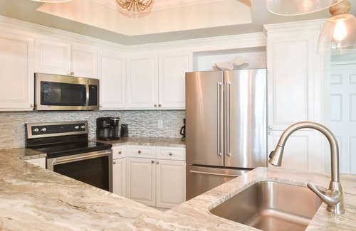 Fort Walton Beach - Destin Condo | Beautiful Beachfront Condo w/Onsite Spa, Restaurant, Gym & More in Destin! 🐚