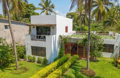 Acajutla House | Beautiful Beachfront house, ideal for big families