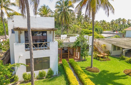 Acajutla House | Beautiful Beachfront house, ideal for big families