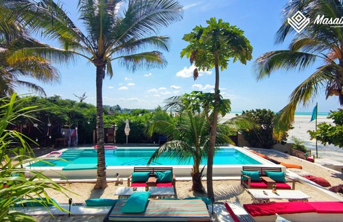 Zanzibar Town Villa | Beautiful beachfront boutique hotel with infinity pool, facing the indian ocean