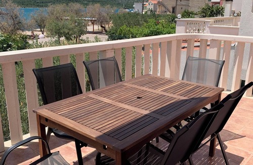 Pirovac Villa | Beautiful beachfront villa nFamily and pet friendly with free parking