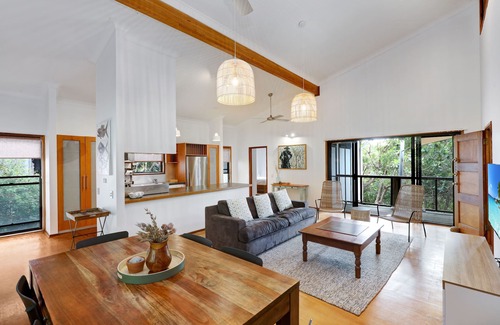 Point Lookout House | Beautiful Beachhouse In Central Point Lookout
