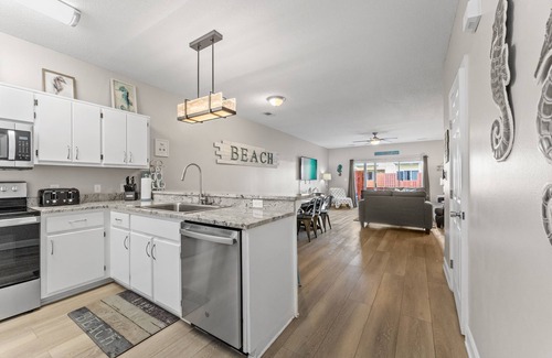 Miramar Beach House | Beautiful BeachHouse few steps to Community Pool. 5 Min Walk to Beach & shops