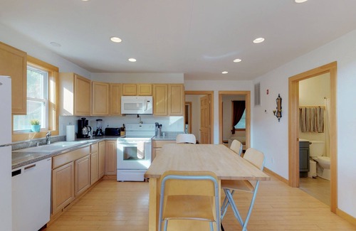 Big Indian Ski Chalet | Beautiful BelleHouse - Creekside in the Catskills