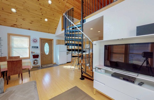 Big Indian Ski Chalet | Beautiful BelleHouse - Creekside in the Catskills