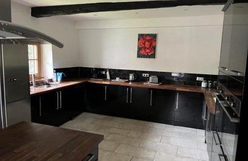 Auterrive House | Beautiful Big Home with Swimming Pool and Nature Grounds