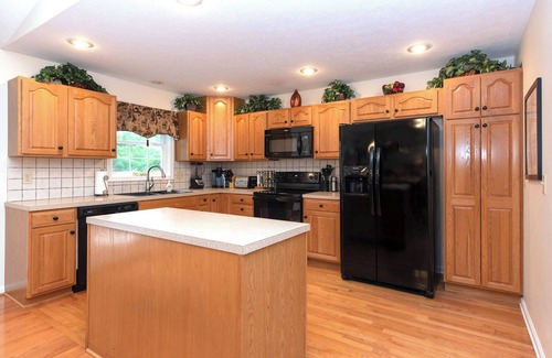 McGaheysville House | Beautiful Big Resort Home,Views, Pool table, Ping Pong, Air Hockey, Foosball