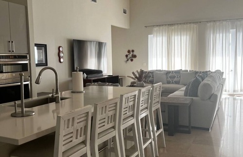 Alice Town House | Beautiful Bimini Bay