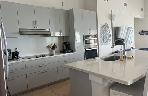 Alice Town House | Beautiful Bimini Bay