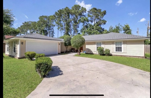 Whitemarsh Island House | Beautiful Blue Marlin 3 bed 2 bath convenient to shopping, Savannah and Tybee