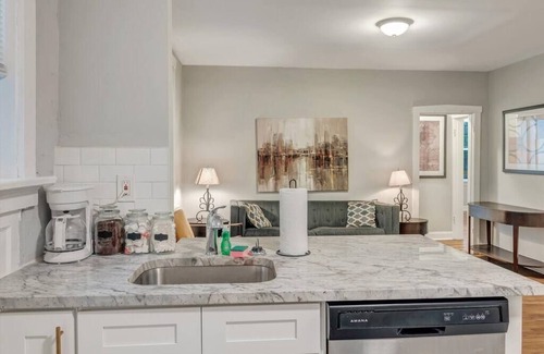 Tower Grove South House | Beautiful, Brand New Tower Grove Unit! 1s