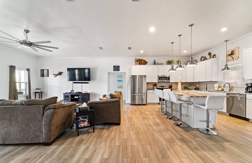 Dauphin Island House | Beautiful Brand New 2500 sq ft Beach House Steps from Gulf/Spectacular Views