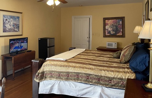 Warrenton House | Beautiful Bridal Suite in Manor on Five Acres Room A