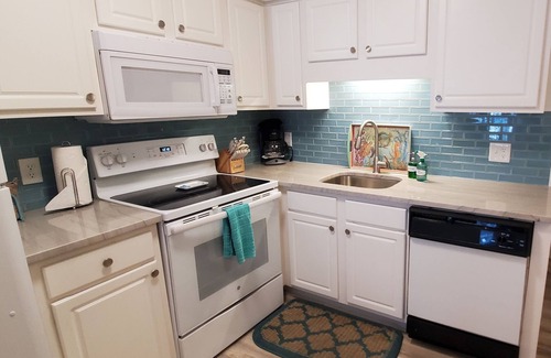 Myrtle Beach Condo | Beautiful , Bright and Updated FIRST FLOOR Condo with Wonderful Ocean View !
