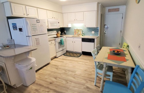 Myrtle Beach Condo | Beautiful , Bright and Updated FIRST FLOOR Condo with Wonderful Ocean View !