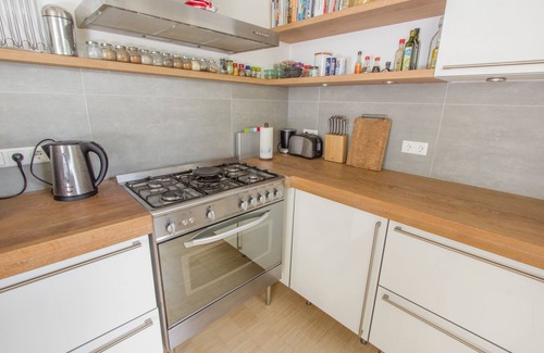 De Krommerdt Apartment | Beautiful&Bright|Central Located| Private&Triple Glass Isolated|W Big Balcony