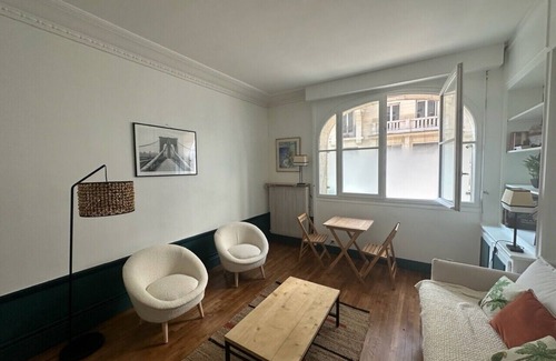 16th Arrondissement Apartment | Beautiful, bright studio - close to the Seine