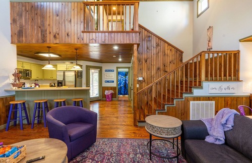 Heber Springs House | Beautiful, Bright Home Steps From Little Red River
