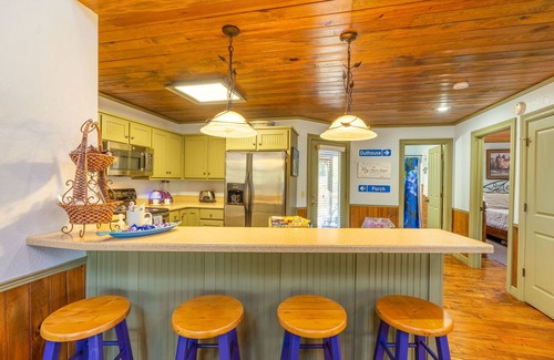 Heber Springs House | Beautiful, Bright Home Steps From Little Red River