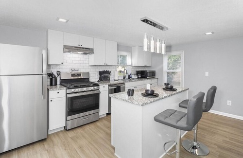 Brook Park House | Beautiful Brookpark House: Large home, Self Check-In near IX Center & CLE Airport