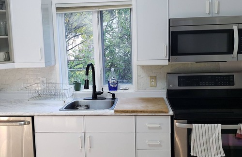 Pointe Claire House | Beautiful bungalow in a very friendly and quite neighborhood. Close to amenities