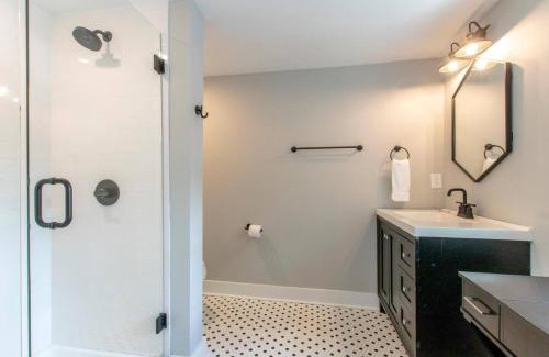 Franklin House | Beautiful Bungalow Historic Franklin Quadplex