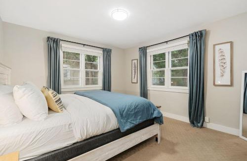 University North House | Beautiful Bungalow Next to CSU, Free Cruiser Bikes