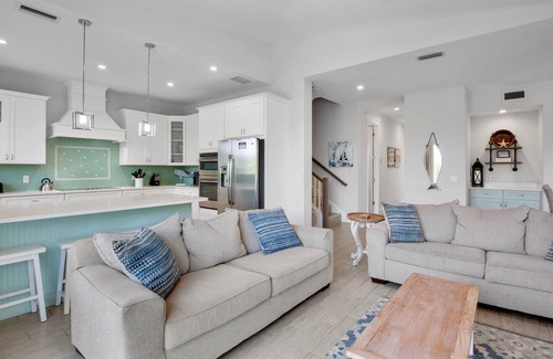 Holmes Beach House | Beautiful Bungalow with Private Pool! Close to Beach!