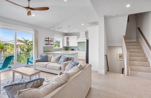 Holmes Beach House | Beautiful Bungalow with Private Pool! Close to Beach!