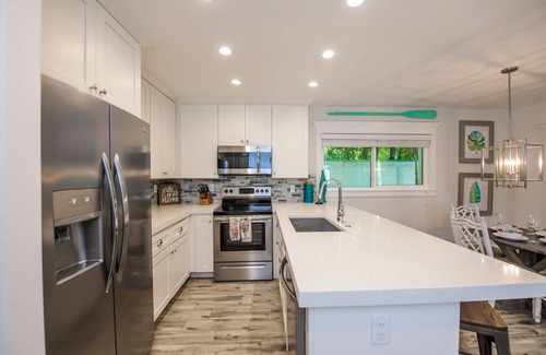Anna Maria Villa | Beautiful Bungalow with Pool and Bay Views! - Barefoot by the Bay at Bayside Bun