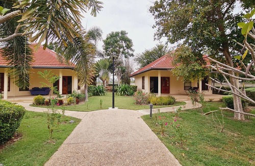 Cha-am House | Beautiful Bungalow With Shared Outdoor Pool and 2 km From the Sandy Beach