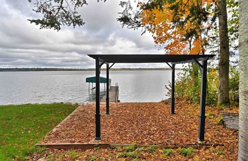 Greenway House | Beautiful Cabin on Peaceful Swan Lake!
