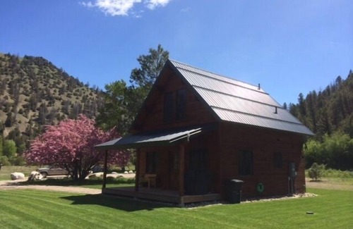 Philipsburg Cabin | Beautiful Cabin On The Banks Of Rock Creek - Willow Cabin
