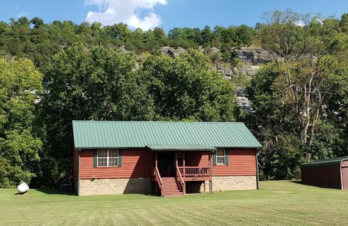 Mountain View Cabin | Beautiful cabin style home backing up on the White River!