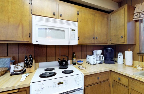Glencoe Cabin | Beautiful cabin w/big deck and wraparound deck, near hiking & skiing - dogs ok