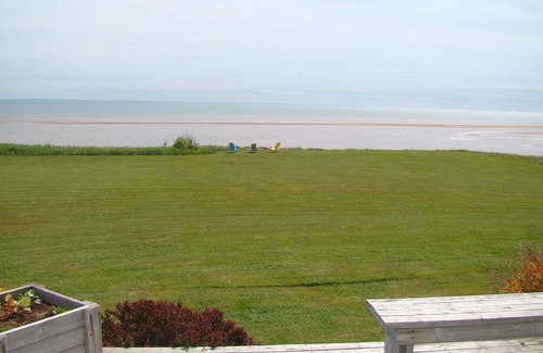 Queens County Cottage | Beautiful Canada Select 4 star ocean front air conditioned beach house