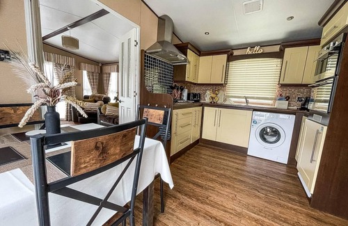 Hunstanton House | Beautiful caravan at Manor Park in Hunstanton beach, Norfolk ref 23026H