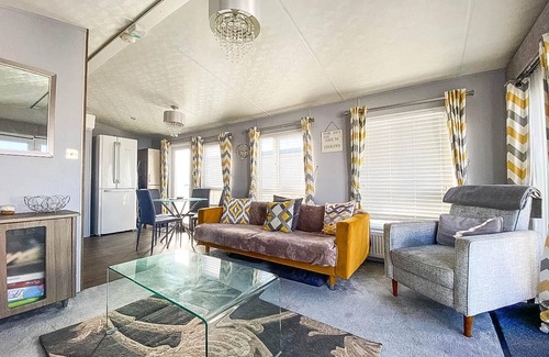 Swalecliffe House | Beautiful caravan at Seaview Holiday Park in Kent ref 47028PB